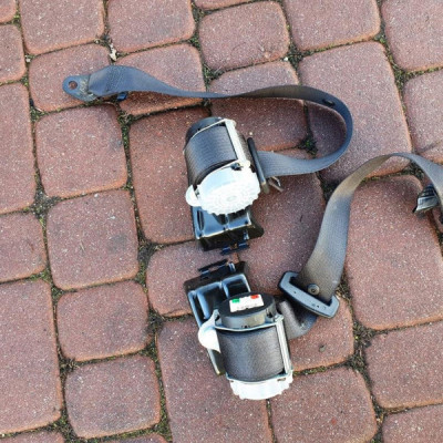 Pasy Pas tył tylne HB Opel Astra J IV 616569200B