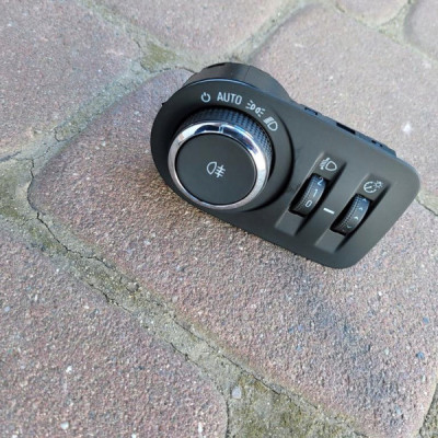 Przełącznik świateł Europa Opel Corsa E 13470444