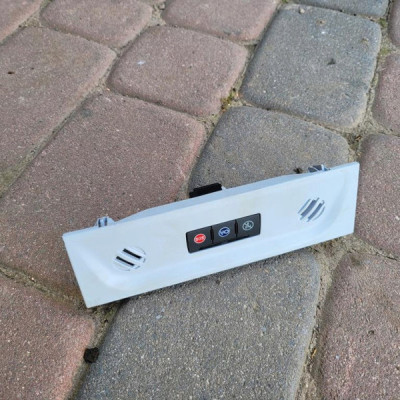 Lampka przycisk ON-STAR Opel Corsa E 13496811