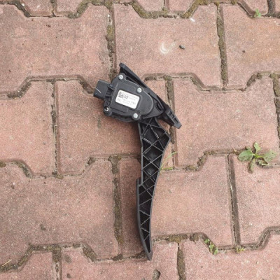 Pedał gazu potencjomentr Opel Astra K V 13373776