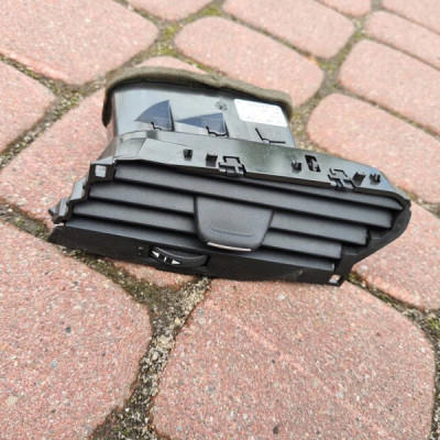 Kratka nawiewu lewa Opel Corsa E 13384931