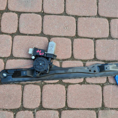 Podnośnik szyby prawy przód Opel Combo D 51810879