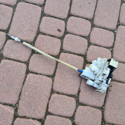 Zamek drzwi prawy przód Opel Combo D 51817366