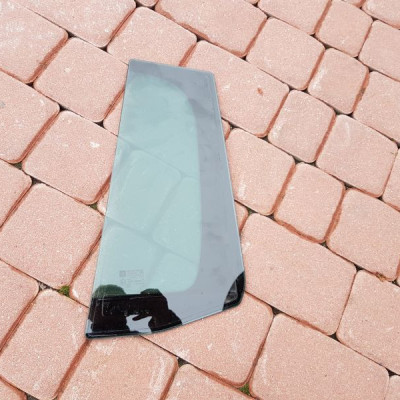 Szyba tył tylna ciemna 2016r 40% Zafira C TOURER