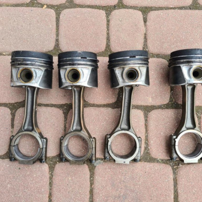 Tłok korbowód Audi A4 S4 B8