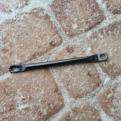 Wspornik uchwyt błotnika blacha Opel Insignia B