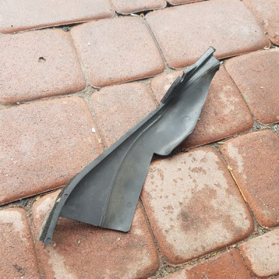 Podszybie osłona błotnika Opel Insignia 13249993