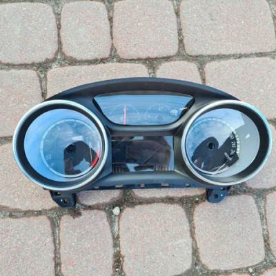 Obudowa licznika diesel tarczki Opel Astra K V