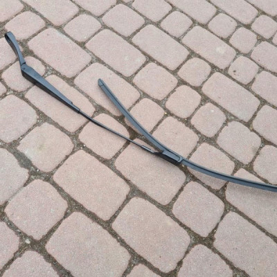 Ramię wycieraczki prawe Opel Astra K V 13418991