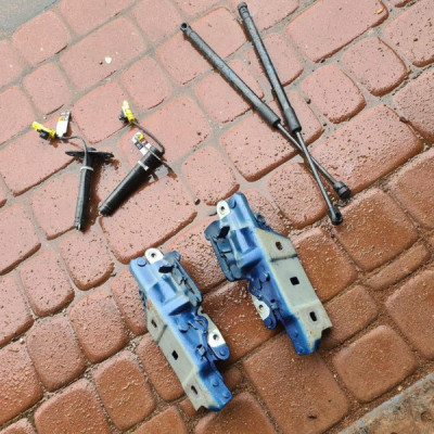 Zawias maski pirotechniczny ORYG Opel Insignia B