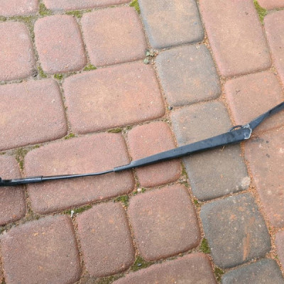 Ramię wycieraczki lewe Opel Astra J IV 13289890