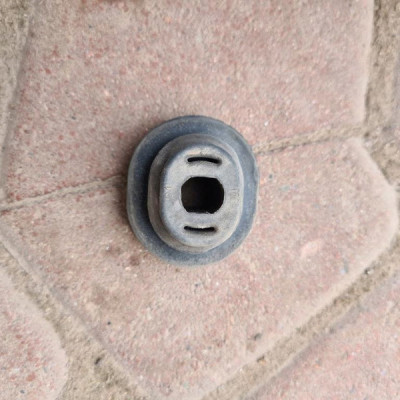 Odbojnik gumka chłodnicy Opel Combo D