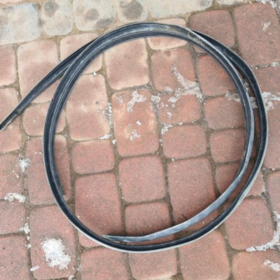 Uszczelka szyby przód lewa Opel Combo D