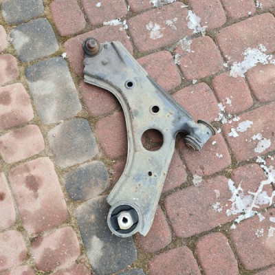 Wahacz przedni lewy przód Opel Combo D