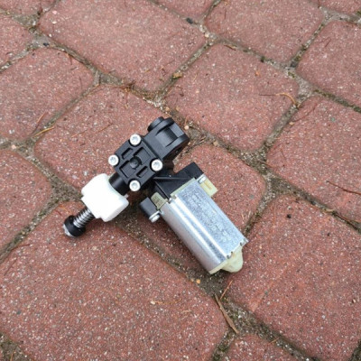 Silniczek regulacji fotela Astra K V 13587025