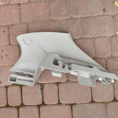 Plastik obudowa słupka tył Opel Astra K V 39033305