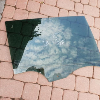 Szyba tył tylna prawa ciemna Opel Zafira C 2015r