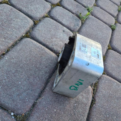 Łapa poduszka silnika Opel Insignia B 84155469