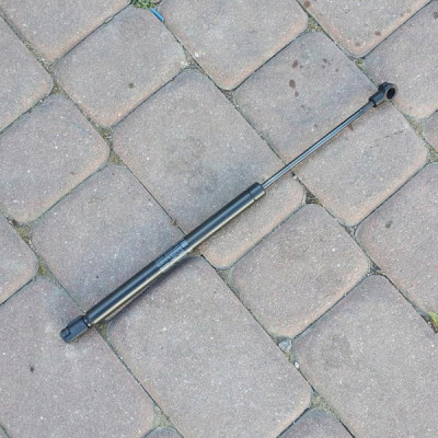 Siłownik klapy tył SEDAN Opel Insignia 13262104