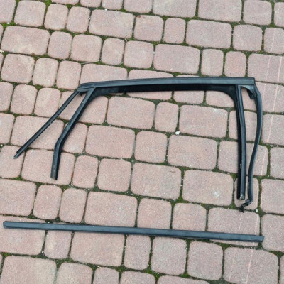 Uszczelka HB tył zgarniacz drzwi Ople Astra J IV 4