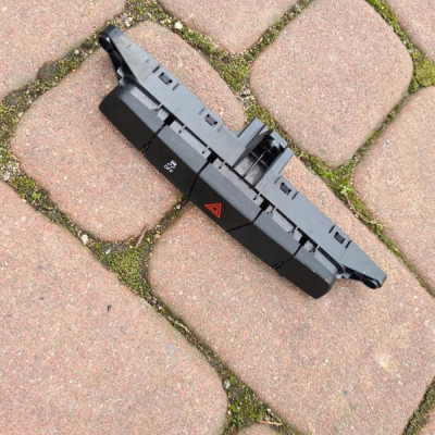 Przełącznik awaryjnych Opel Insignia 23177698