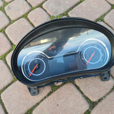 Licznik zegary LIFT UK Opel Insignia 23438130