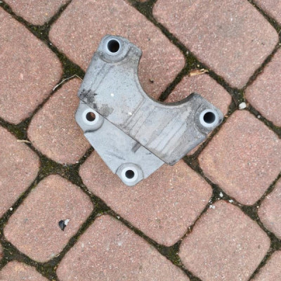 Łapa mocowanie silnika Opel Insignia B 84324573