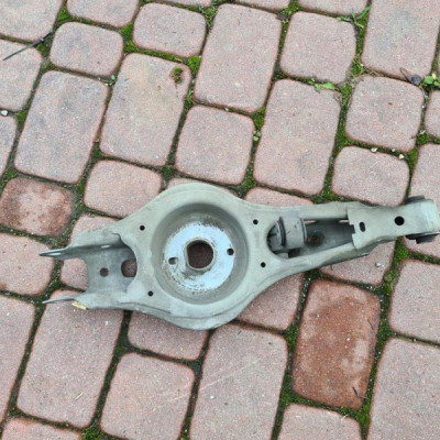 Wahacz zawieszenia kombi tył tylny Opel Insignia B