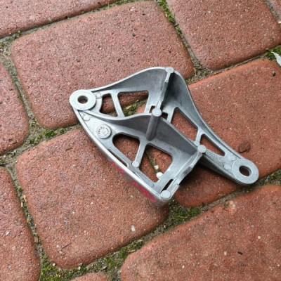 Łapa skrzyni linek 1.5 Opel Astra K V 55508963