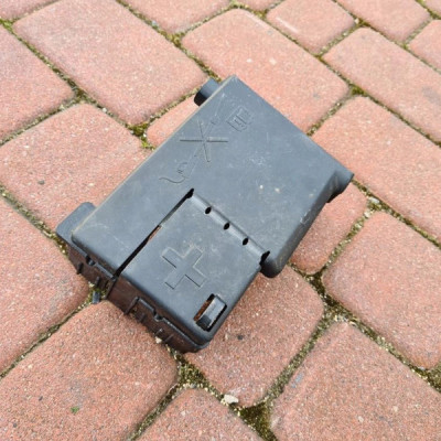 Skrzynka bezpieczników Opel Zafira C 39153594