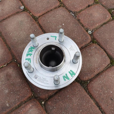 Piasta łożysko tył tylne Opel Astra K V 13517460