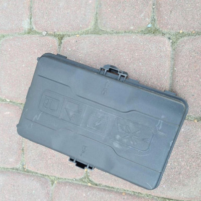 Obudowa pokrywa bezpieczników Opel Insignia B