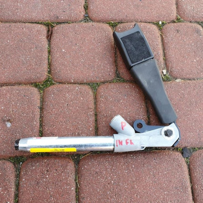 Napinacz pasa prawy Opel Insignia