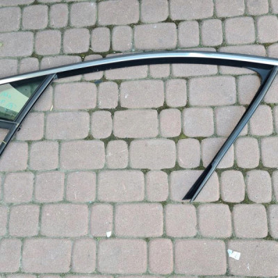 Uszczelka zgarniacz szyba przód Astra K 2019r