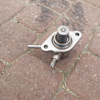 Pompa wtryskowa Opel Astra K V 1.2T 55510178