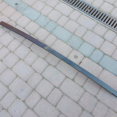 Prowadnica szyby listwa drzwi szyby VIVARO TRAFIC