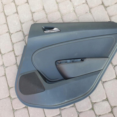 Boczek tył tylny prawy skóra Opel Astra J 4 IV HB