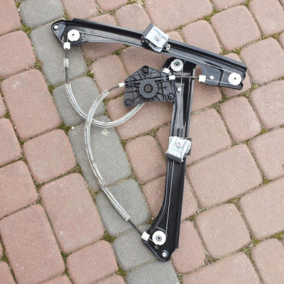 Podnosnik szyby Przód P VW Jetta 5C6 5C6837462K