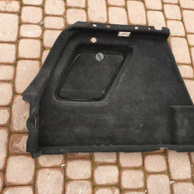 Boczek bagaznika HB lewy Opel Astra J 13310147