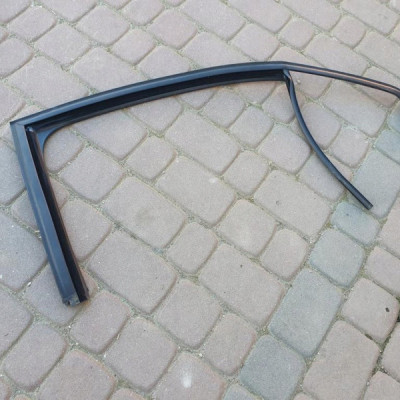 Uszczelka zgarniacz szyby drzwi VW Jetta 5C6
