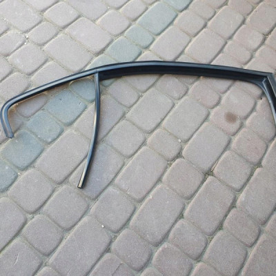 Uszczelka zgarniacz szyby drzwi VW Jetta 5C6