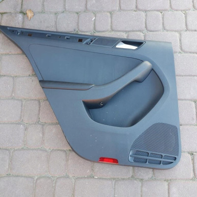 Boczek tapicerka tył skóra drzwi VW Jetta 5C6