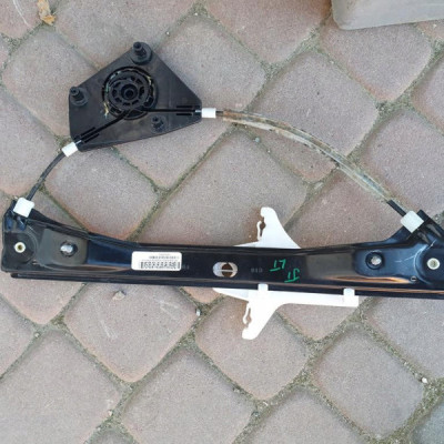 Podnośnik szyby tył lewy VW Jetta 5C6 5C6839461D