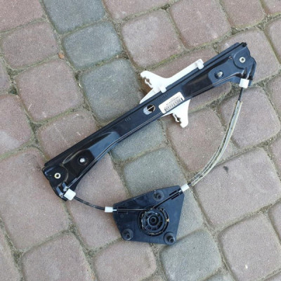 Podnośnik szyby tył prawy VW Jetta 5C6 5C6839462D