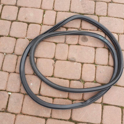 Uszczelka drzwi prawy przód VW Jetta 5C6