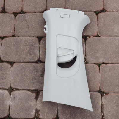 Obudowa osłona słupka VW Jetta 5C6 5C6867243B