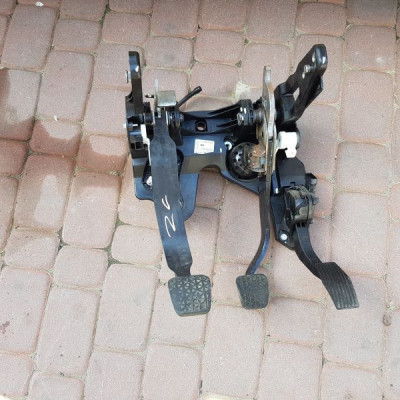 Pedały komplet Opel Zafira C Astra J 13407026