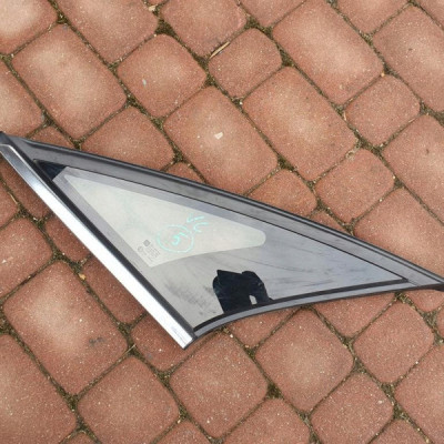 Szyba tył tylna HB 2005r jasna Opel Vectra C