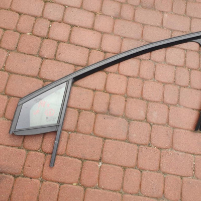 Uszczelka zgarniacz szyba przód Astra K 2019r