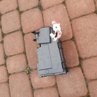 Skrzynka bezpieczników Opel Astra K V 39112143